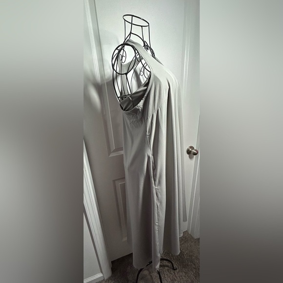 Halara Breezeful Backless Racerback Slide Pocket High Low Midi Quick Dry Dress - Picture 4 of 5